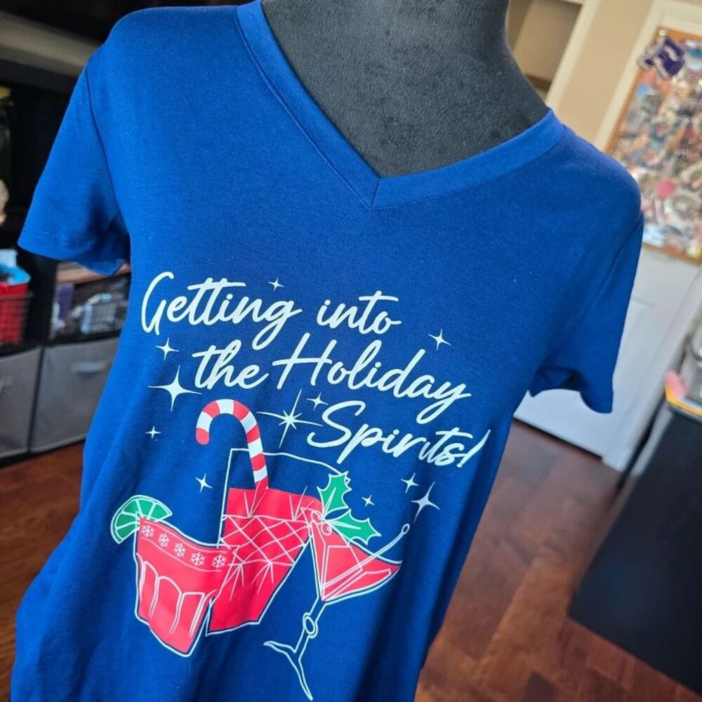 XS Getting into the holiday spirits blue T. Shirt adult beverages New with tags